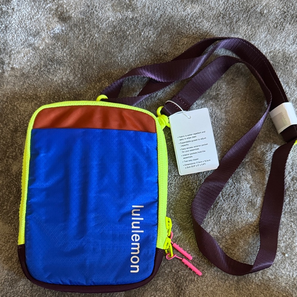 Easy access crossbody bag